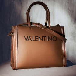 Valentino_fall_winter_2025_medium_Valentino-Bags-FW-248867 Valentino_fall_winter_2025_medium_Valentino-Bags-FW-248867